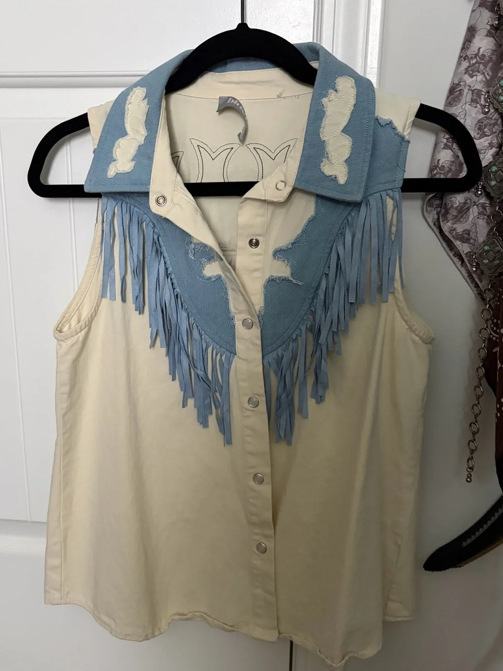 Sleeveless Fringed Western Tank Top - Cream and Light Blue